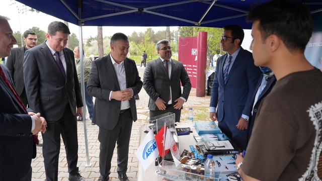 Ankara Yıldırım Beyazıt Üniversitesi'nde "Bilim ve Bahar Şenliği" düzenlendi