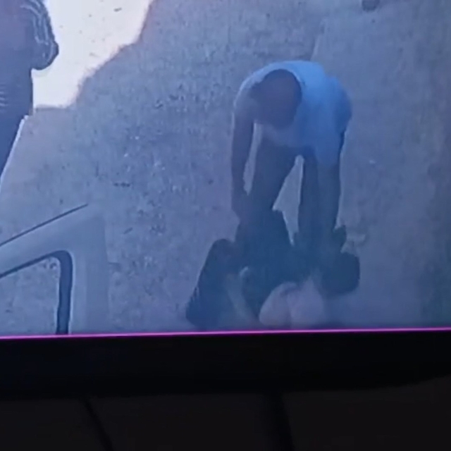 Oğluyla kavga eden 2 çocuğu darbeden babaya gözaltı