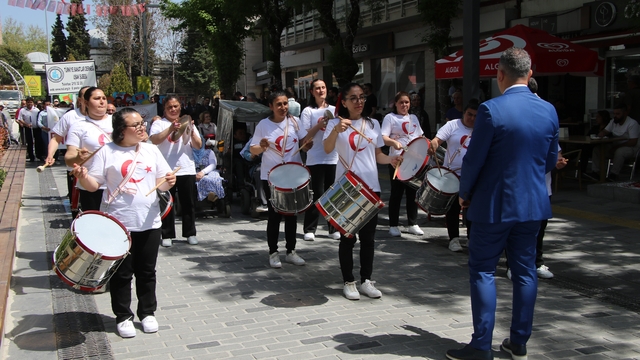Uşak'ta engellilere farkındalık yürüyüşü gerçekleştirildi
