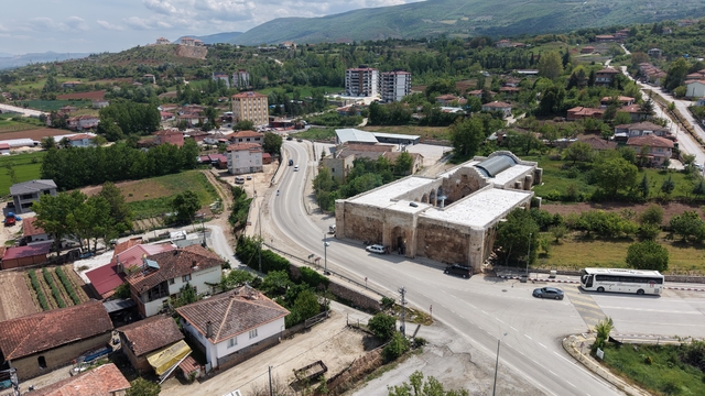 Tokat'taki 8 asırlık kervansaray, günümüzde restoran olarak hizmet veriyor