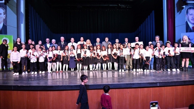 "Kalbimin En Güzel Şiiri: Annem" yarışmasının ödül töreninde duygu dolu anlar yaşandı