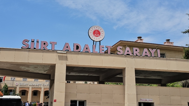 Siirt'te lojmandaki cinayetin sanıkları komşu çiftin yargılandığı davada karar