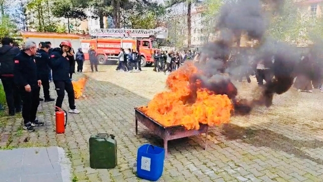 Bingöl'de okullarda yangın ve tahliye uygulamaları yapıldı