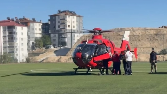 Mide kanaması geçiren hasta hava ambulansıyla Malatya'ya sevk edildi