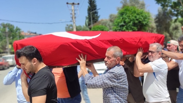 İzmir'de vefat eden Kıbrıs gazisi Mehmet Duru son yolculuğuna uğurlandı