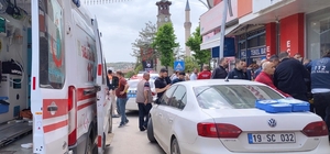 Caddede karşılaştığı husumetlisini bıçakladı