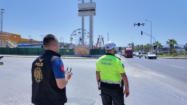 Kuşadası'nda Kurban Bayramı öncesi havadan trafik denetimleri sıkılaştırıldı