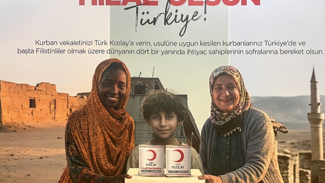 Türk Kızılay, 30 ülkede milyonlarca ihtiyaç sahibine kurban bereketi ulaştıracak
Türk Kızılay Genel Başkanı Yılmaz İzmir'de kurban konserve tesisini inceledi