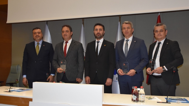 Başkan Aydın'dan yerel medya için kritik uyarı:
"Dezenformasyon yaydan çıktıktan sonra geri dönüşü olmayan zehirli ok gibi"