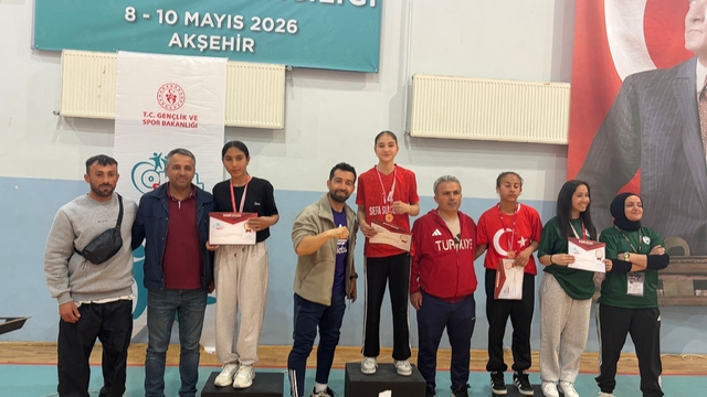 Çifte şampiyon Sudenaz'dan Manisa'ya gurur