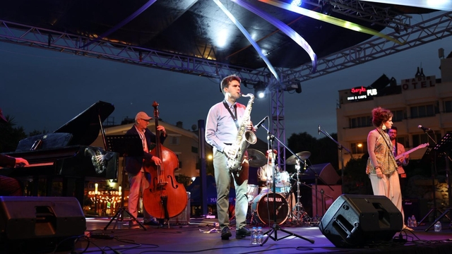 İtalyan "Fusion Project" grubu Marmaris'te konser verdi