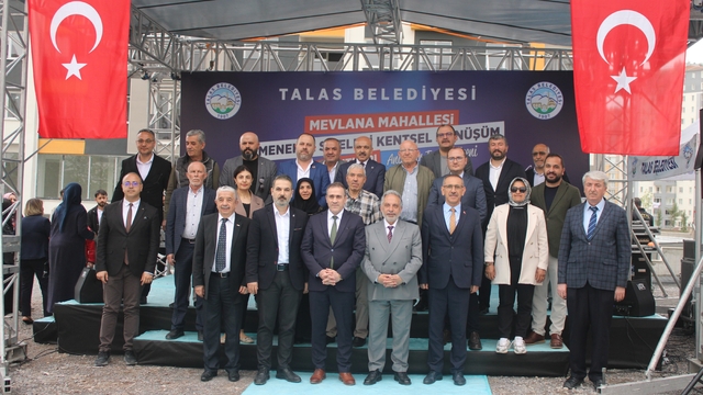 Talas'ta 60 aile yeni evlerine kavuştu
Talas Belediye Başkanı Mustafa Yalçın:
"Belediyecilikte en güzel, en duygulu, en onur duyduğumuz konu anahtar teslimi bölümüdür"