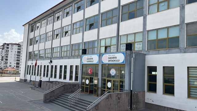 Niğde'de 27 öğrenci yedikleri yemekten rahatsızlandı