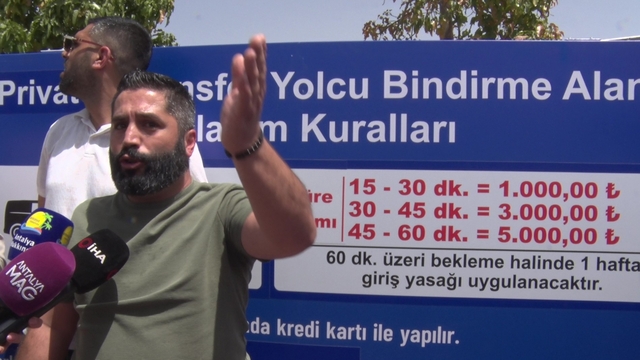 Antalya Havalimanında VIP taşımacıların eylemi
15 dakikadan sonra her 15 dakika için binlerce TL ceza kesilmesi ve 60 dakikadan fazla bekleme yapılması durumunda araçlara 1 hafta havalimanına giriş yasağı uygulanacağı kararına tepki gösterdiler
VIP araçlarla havalimanına girip eylem yaptılar