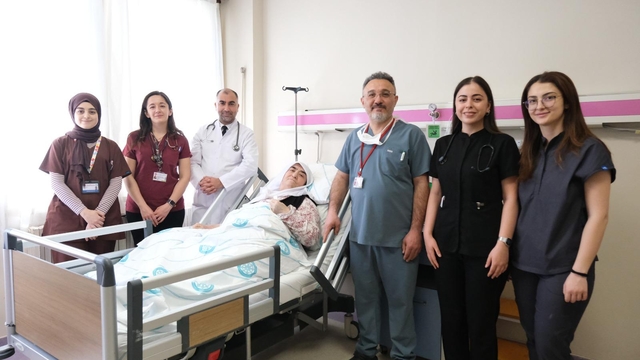 Sivas'ta bir hastanın göğsünden 7 kilo 750 gramlık tümör çıkarıldı