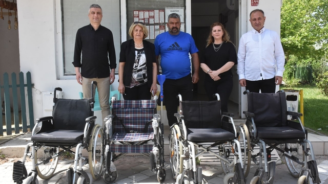 Edremit Belediyesi engellilerin yanında
Edremit Belediyesi engelleri dayanışmayla aşıyor