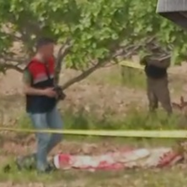 Devrilen traktörün sürücüsü öldü