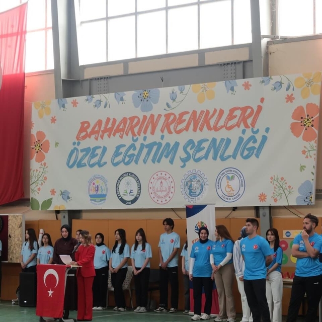 Karapınar'da özel öğrencilerden renkli şenlik