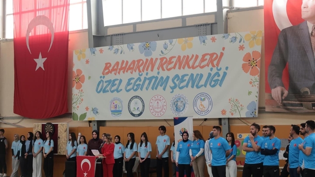 Karapınar'da özel öğrencilerden renkli şenlik