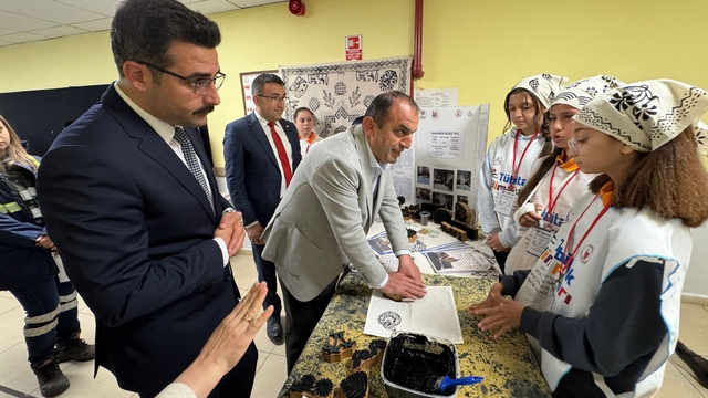 Kastamonu'da öğrenciler yaptıkları bilimsel çalışmaları sergiledi