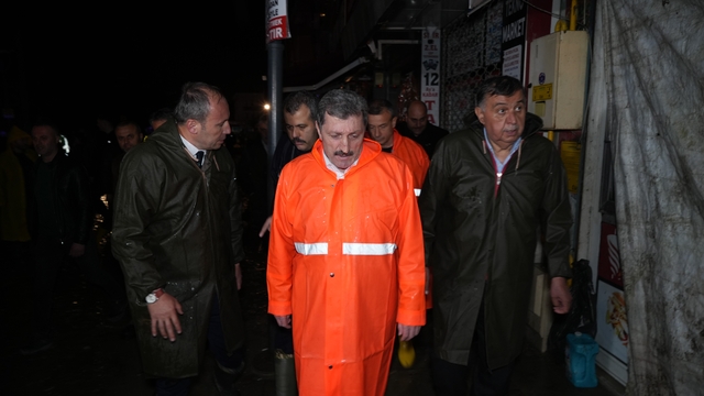 Vali Tavlı'dan sel açıklaması: "Can kaybı ve yaralanma yok, iş yerlerinde zararlar mevcut"