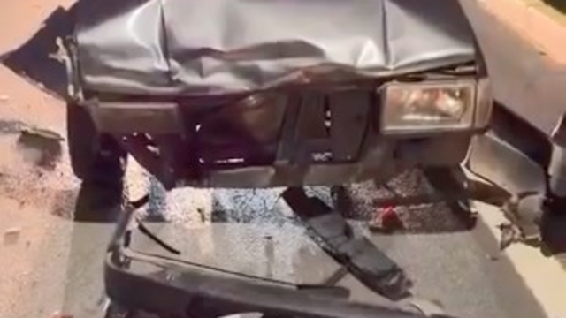 Makas atarken otomobile arkadan çarptı... Kaza anı kamerada
Tofaş marka otomobil makas atarken kazaya karıştı: 2 yaralı