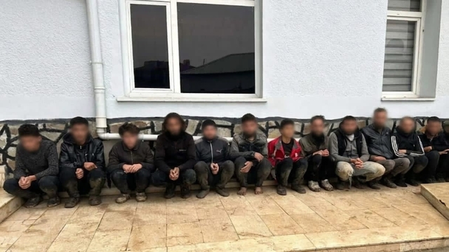 Yayladağı'nda dron destekli operasyonda 11 göçmen yakalandı