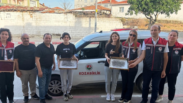 Edirne'de üreticilere ipek böceği larvaları teslim edildi