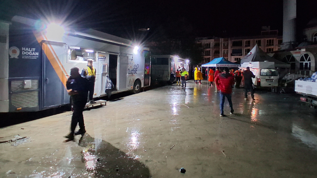 Sel meydana gelen Havza'da ekipler için seyyar mutfak oluşturuldu