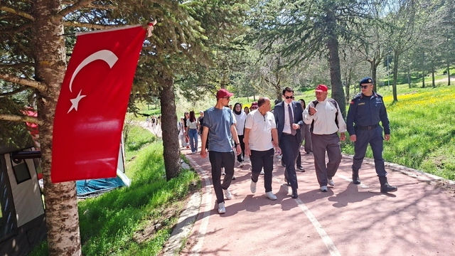 Hisarcık MYO öğrencileri Gölcük Yaylasında doğa yürüyüşüne katıldı