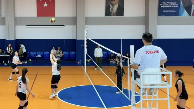 Bilecik'te liseler arası voleybol müsabakası nefes kesti