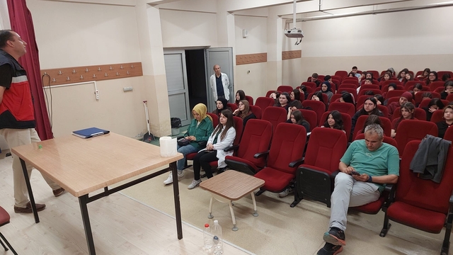 Simav'da öğrencilere doğa ve tarım eğitimi