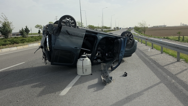 Aksaray'da iki hafif ticari aracın çarpışması sonucu 2 kişi yaralandı
