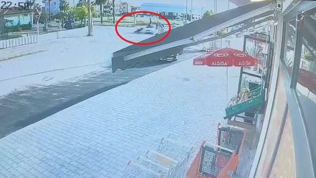 Otomobille çarpışan motosiklettekiler metrelerce savruldu: 2 ağır yaralı
Alkollü olduğu tespit edilen otomobil sürücüsü ile daha önce ehliyetine el konulan motosikletin sürücüsüne ceza kesildi