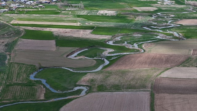 Bozkırda nadir görülen menderes ıslah öncesi dron ile görüntülendi
