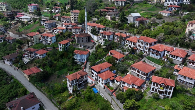 Trabzon'daki tarihi Orta Mahalle ziyaretçilerini bekliyor
