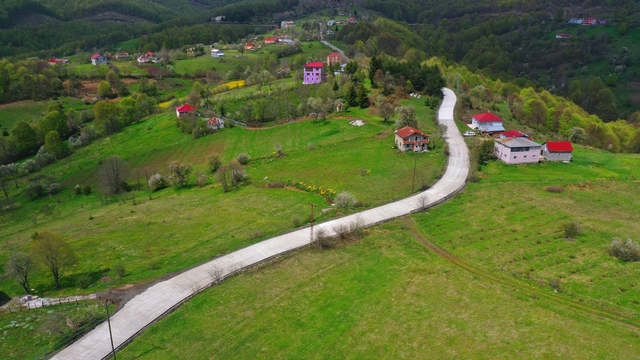 Ordu'da beton yol çalışmaları sürüyor