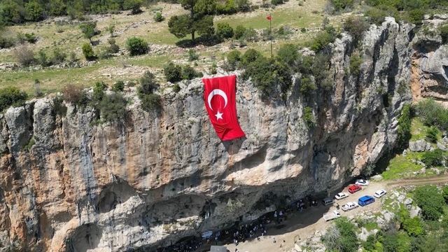 Aserin Kayası eşsiz manzarasıyla dikkat çekiyor