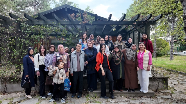 Gediz'de otizmli çocuklar için anlamlı farkındalık
Sosyal hayatta karşılaşılan engeller ve çevre duyarsızlığı masaya yatırıldı, otizmli çocuk anneleri sıkıntılarını anlattı
