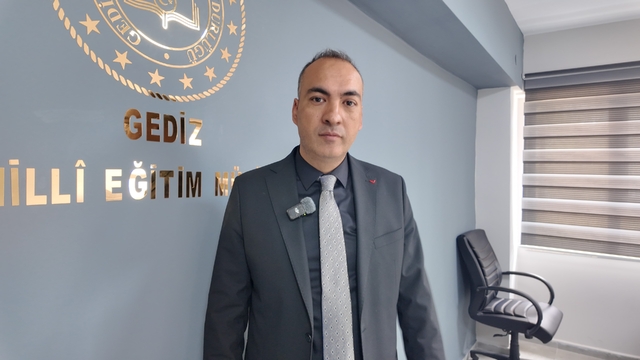 Gediz'de üç lise bünyesinde yeni ortaokullar açılıyor
Ortaokullardaki yoğunluğu azaltmak ve öğrencilere erken yaşta mesleki ve manevi gelişim imkânı sunmak amaçlanıyor