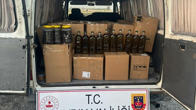 Bin 560 litre tağşiş/taklit zeytinyağı ele geçirildi; 3 gözaltı