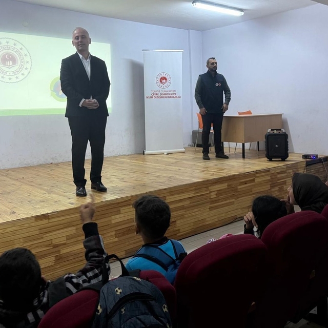 Demirözü'nde öğrenciler sıfır atık konusunda bilgilendirildi