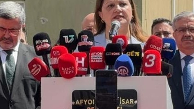 CHP'den AK Parti'ye geçen Başkan Köksal vatandaşlara seslendi: "Afyonkarahisarımızı yeniden inşa etmek için memleketime Adalet ve Kalkınma Partisi'nde hizmet etmeye devam edeceğim"