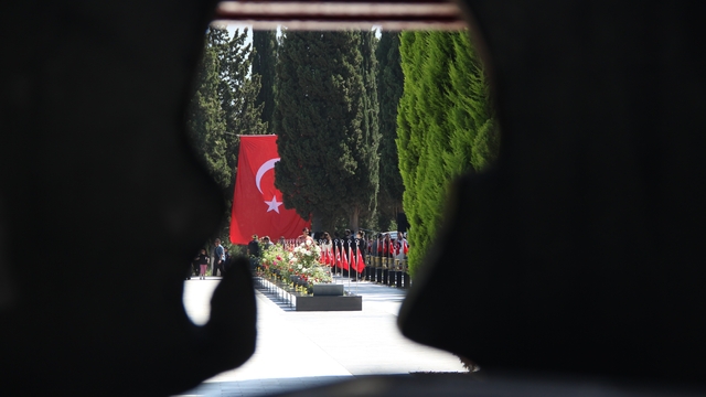 Soma maden şehitleri mezarları başında anıldı