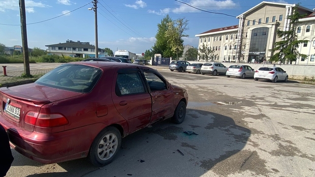 Motosiklet ile otomobil çarpıştı: 5 yaralı