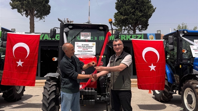 Mut'ta orman köylüsüne traktör desteği