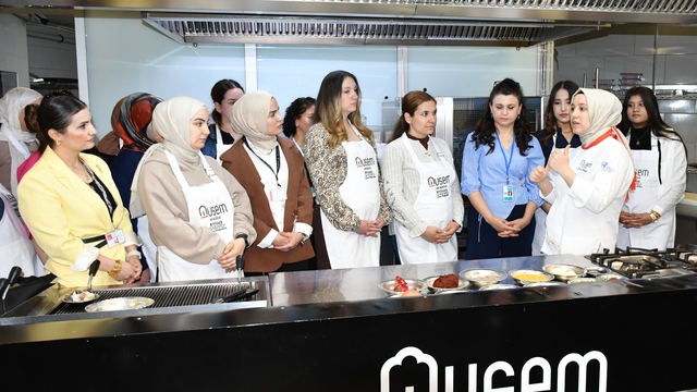 Gaziantep'te 'ebe gebe el ele' vererek pirpirim aşı yaptı
Gebeler önce yemek sonra egzersiz yaptı