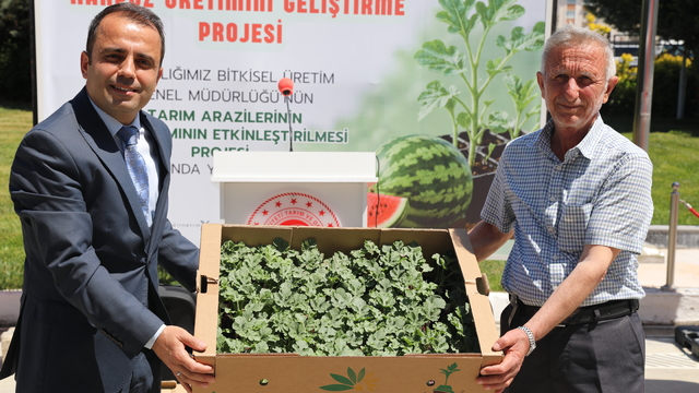 Edirne'de çiftçilere 60 bin karpuz fidesi dağıtıldı