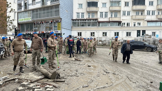 Havza'daki selde ekipler seferber oldu: Bin 63 personel sahada
Havza'da toplam 117 ihbar kayda geçti