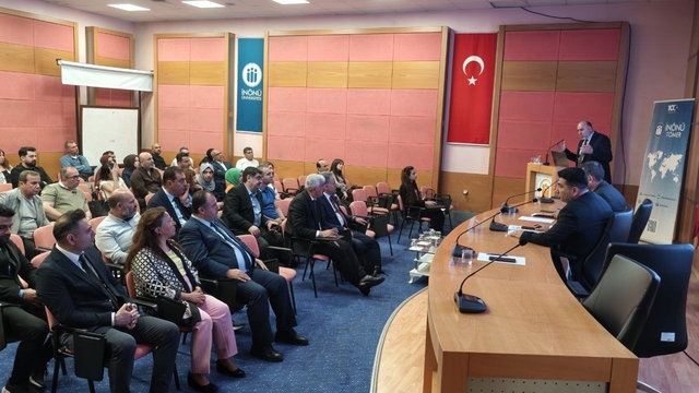 Malatya'da "Türkiye'de Merkezi Sınav Sistemlerinde Dönüşüm" başlıklı panel düzenlendi